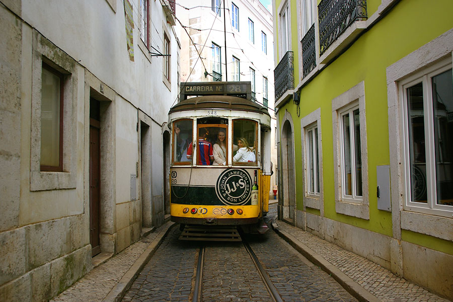リスボンの路面電車 | photo by p.s.m. adventure